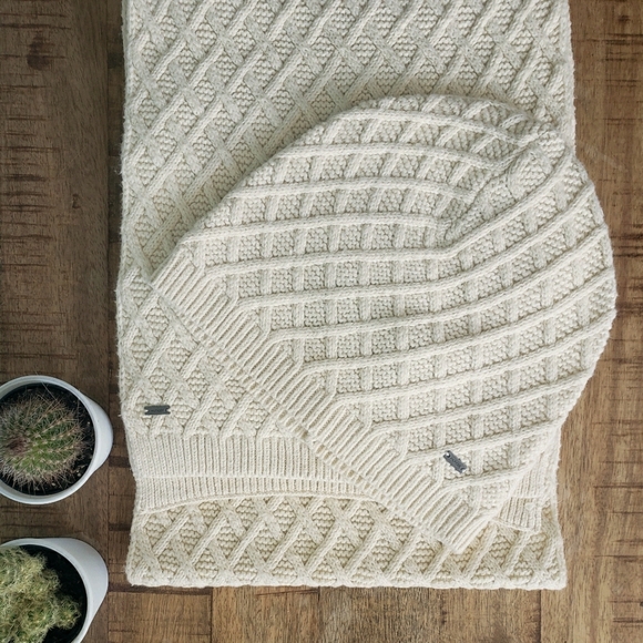 Tommy Hilfiger Accessories - NWOT ☆ Tommy Hilfiger Winter Set - Scarf + Toque